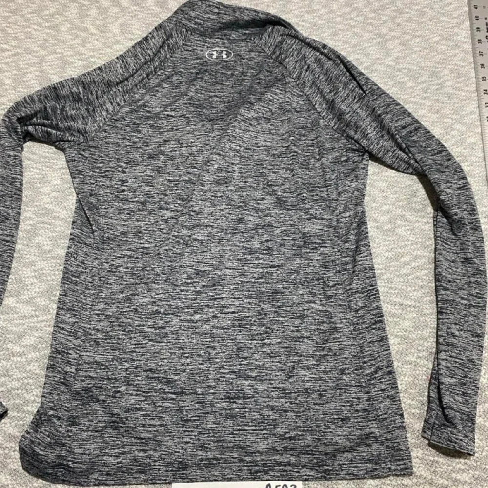 Under Armour loose Heatgear grey long sleeve sweatshirt Size MD. SKU-A583